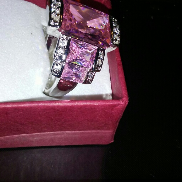 Pink ice ring - Picture 3 of 4